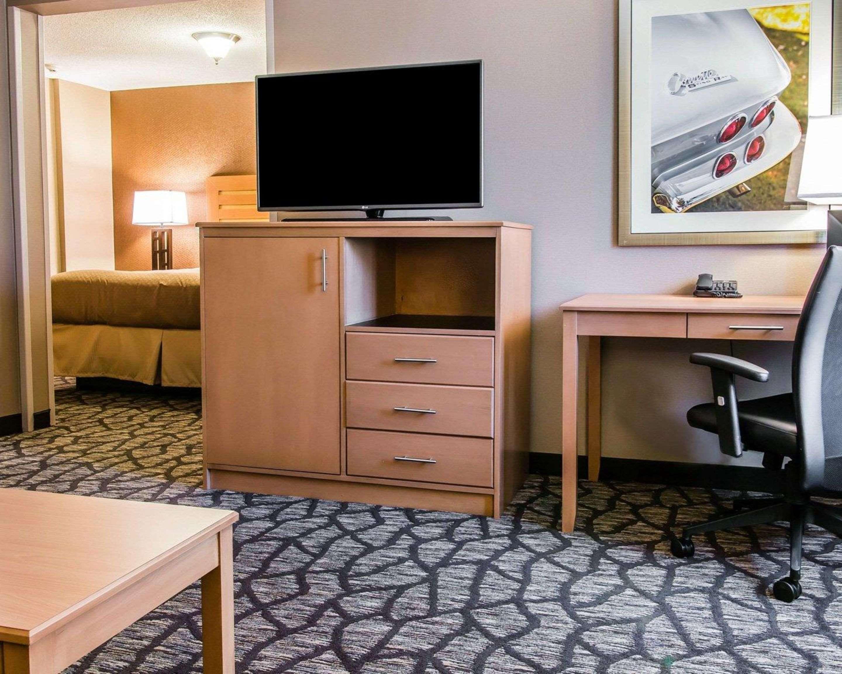 Quality Inn & Suites Warren - Detroit Zewnętrze zdjęcie