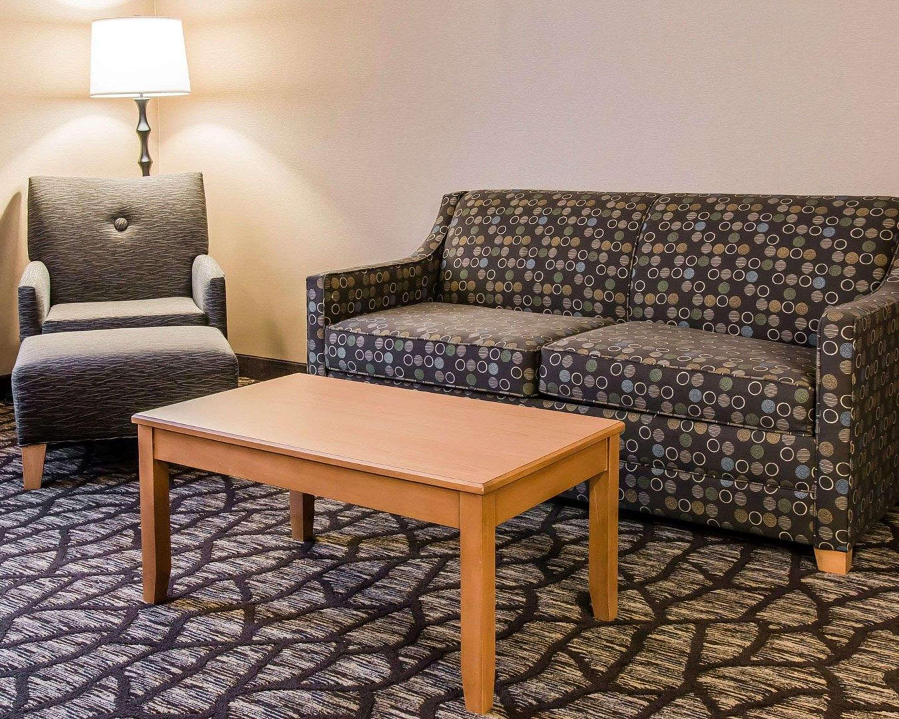 Quality Inn & Suites Warren - Detroit Zewnętrze zdjęcie