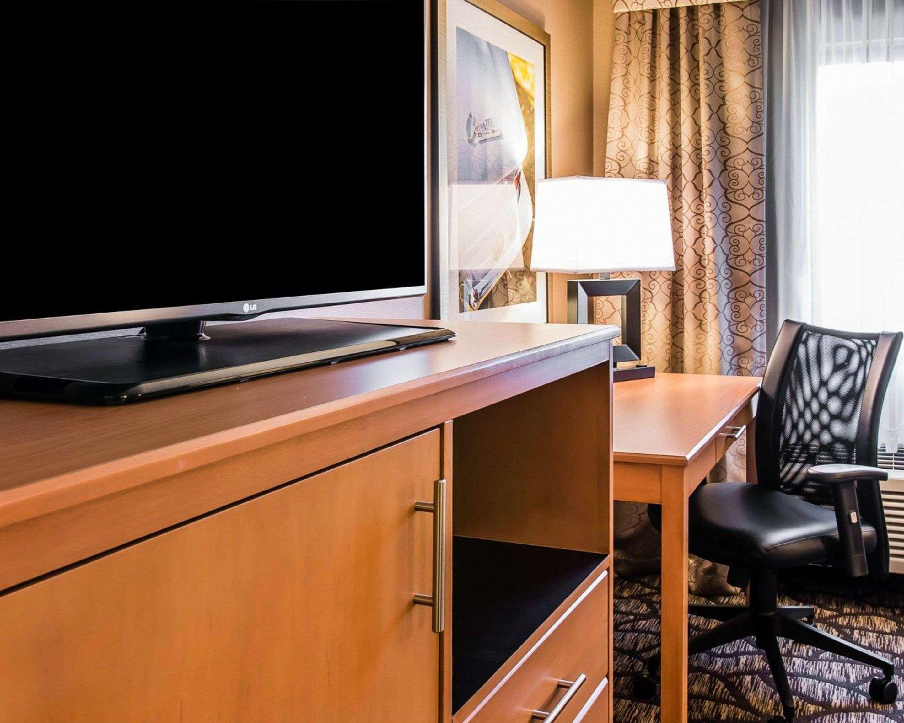 Quality Inn & Suites Warren - Detroit Zewnętrze zdjęcie