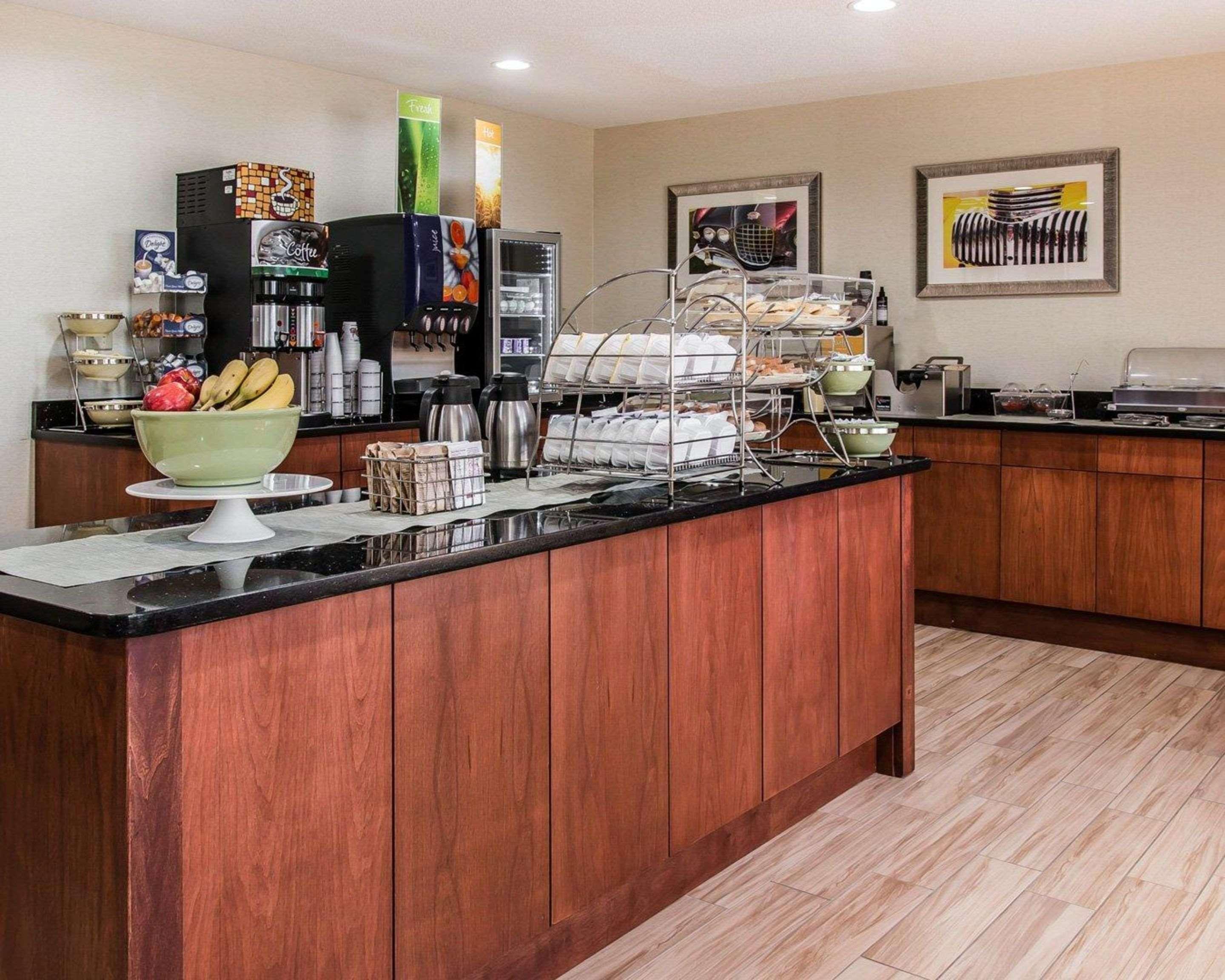 Quality Inn & Suites Warren - Detroit Zewnętrze zdjęcie