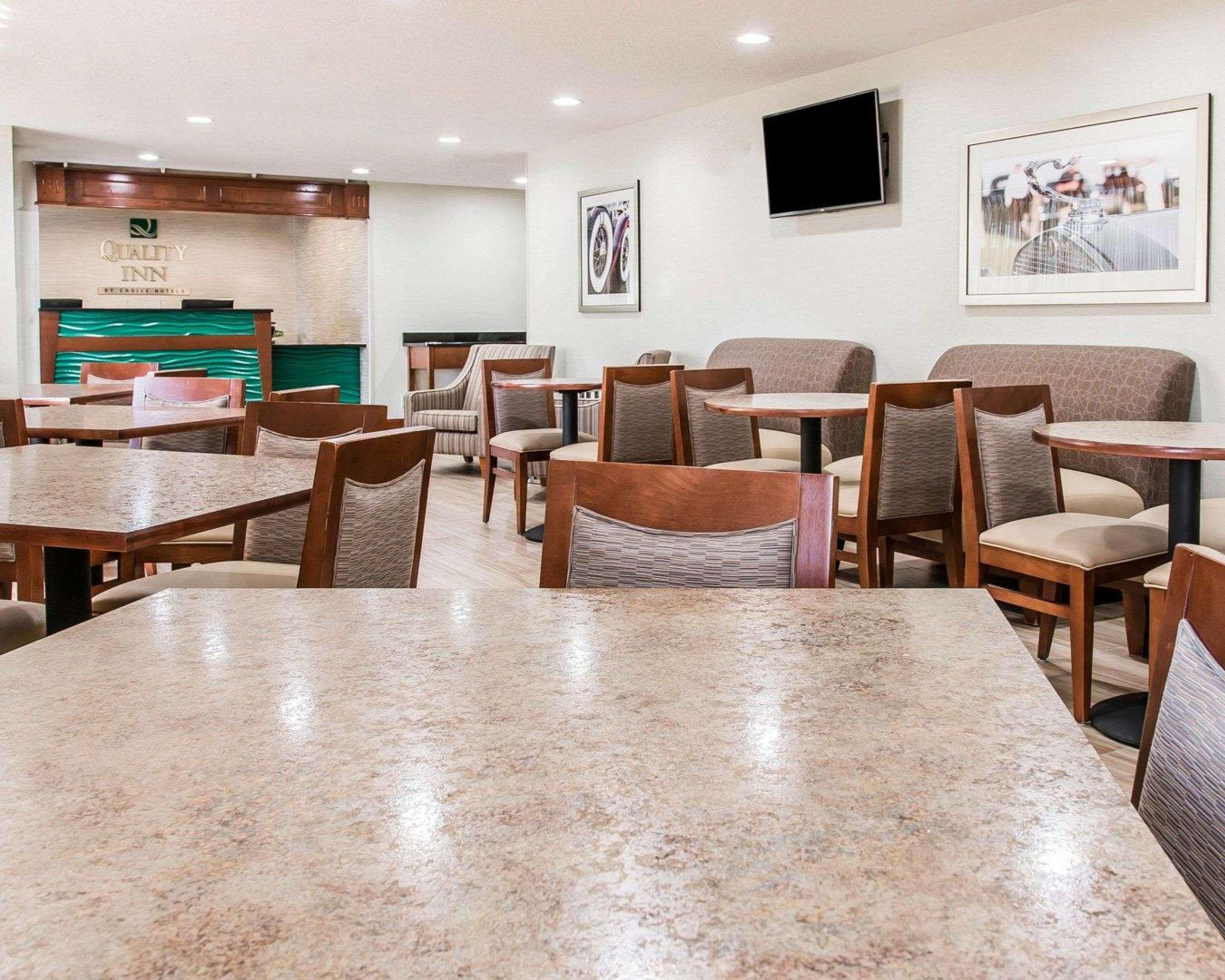 Quality Inn & Suites Warren - Detroit Zewnętrze zdjęcie