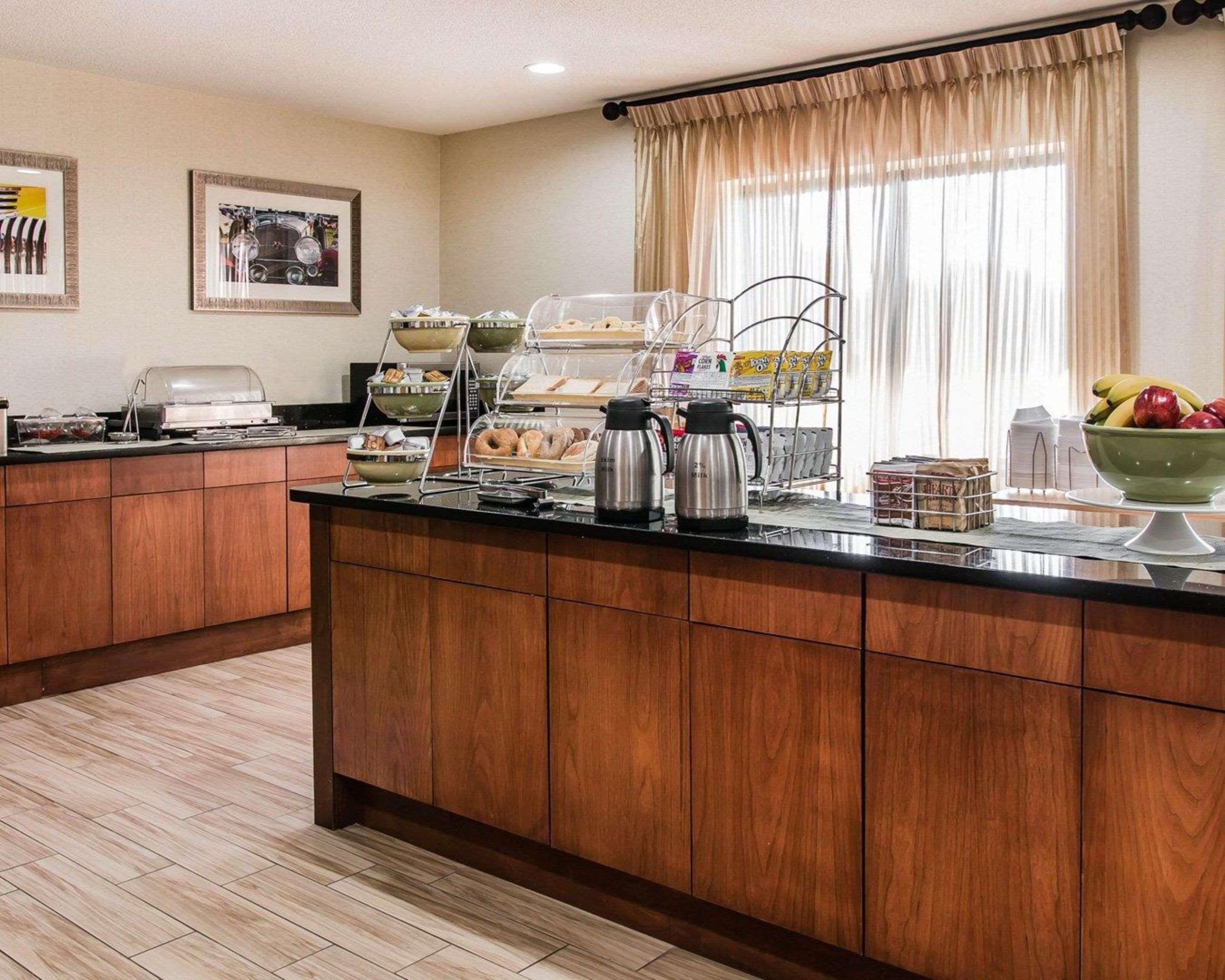 Quality Inn & Suites Warren - Detroit Zewnętrze zdjęcie