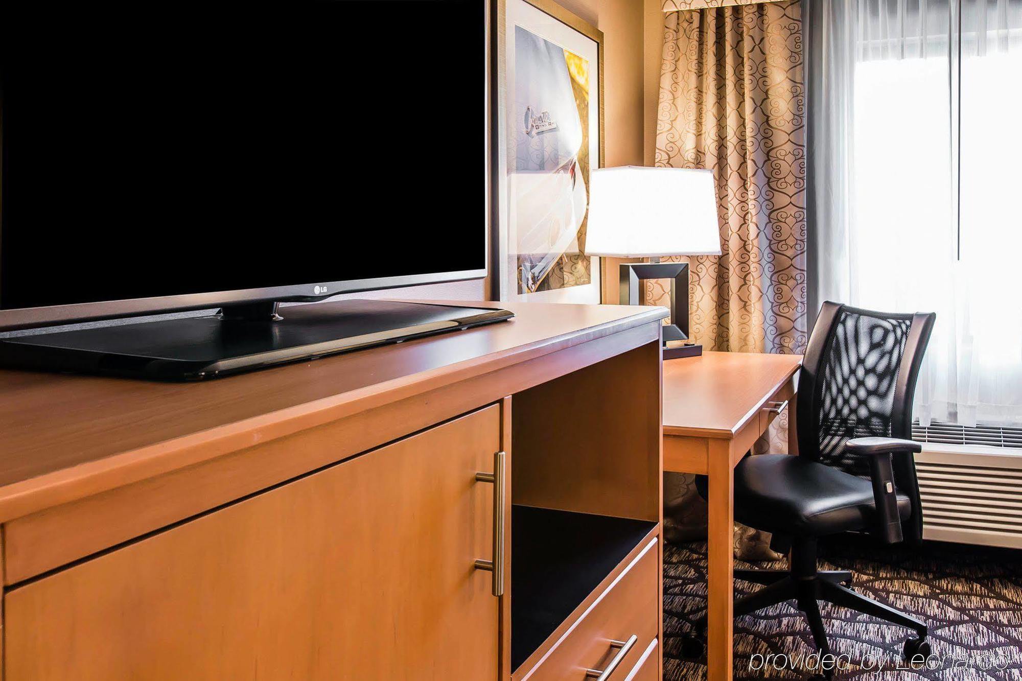 Quality Inn & Suites Warren - Detroit Zewnętrze zdjęcie