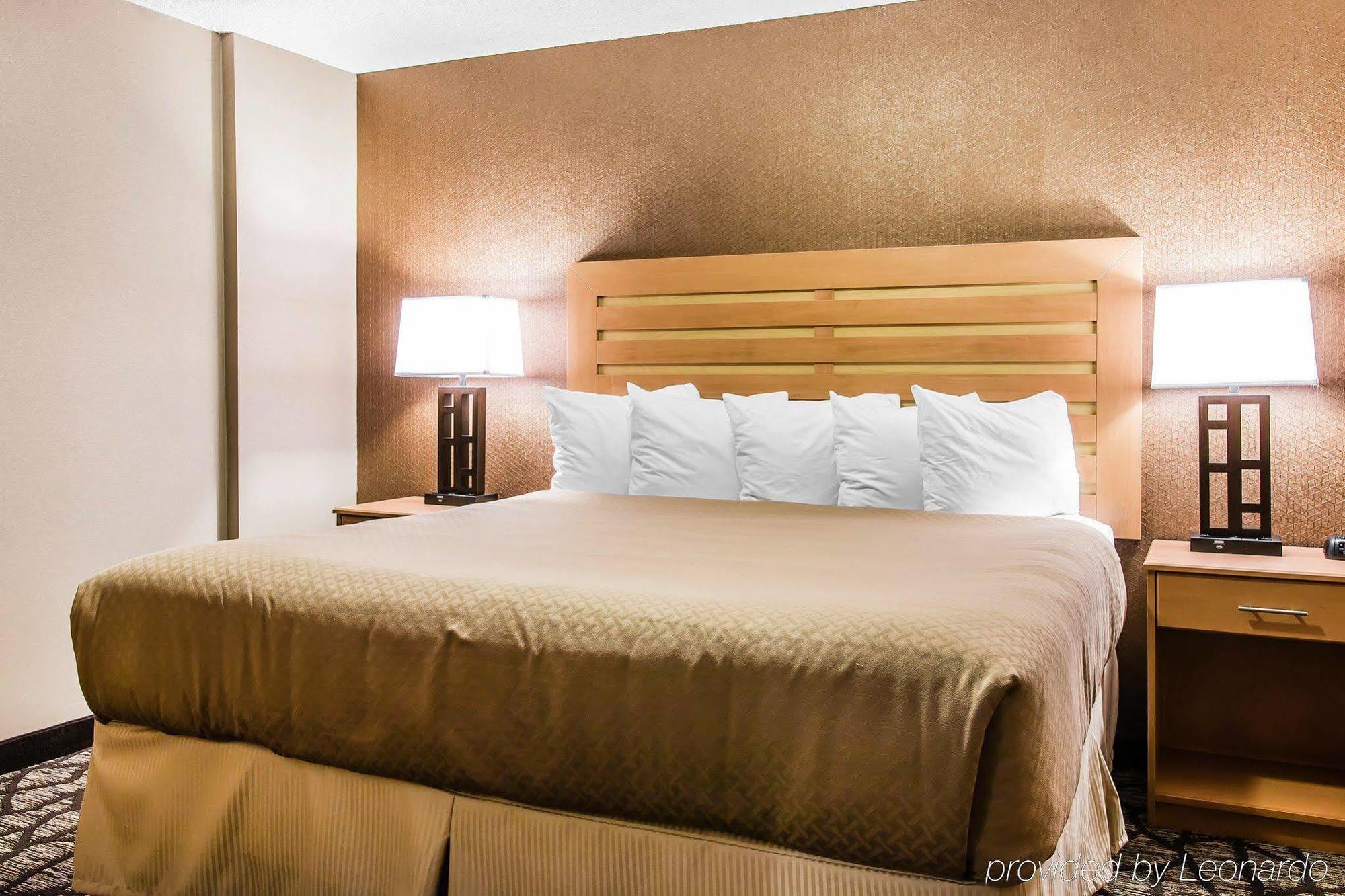 Quality Inn & Suites Warren - Detroit Zewnętrze zdjęcie